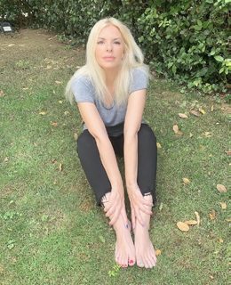 Annita Pania feet photo 1