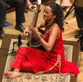 Anoushka Shankar feet photo 5