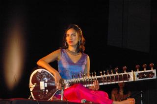 Anoushka Shankar feet photo 2