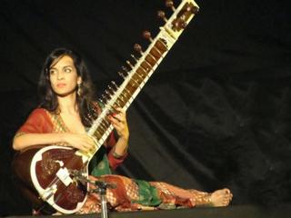 Anoushka Shankar feet photo 20