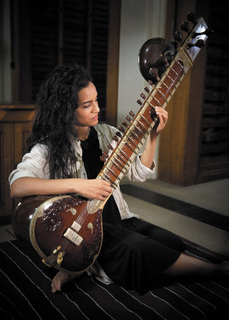 Anoushka Shankar feet photo 17