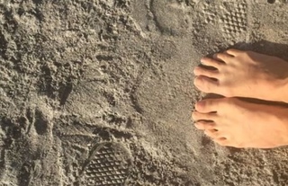 Anoushka Shankar feet photo 12