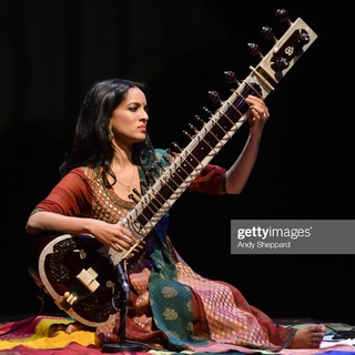 Anoushka Shankar feet photo 8
