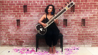 Anoushka Shankar feet photo 8