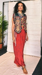 Anoushka Shankar feet photo 10