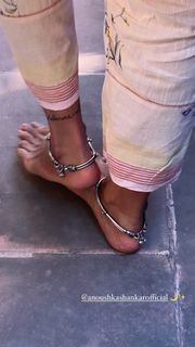Anoushka Shankar feet photo 13