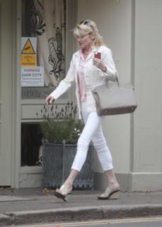 Anthea Turner feet photo thumbnail