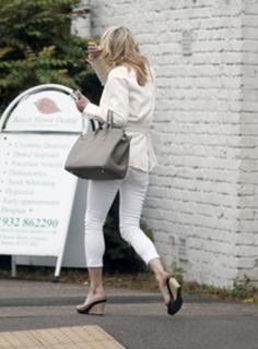 Anthea Turner feet photo thumbnail