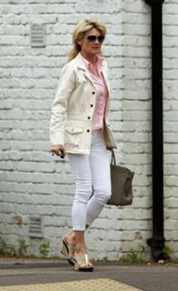 Anthea Turner feet photo thumbnail