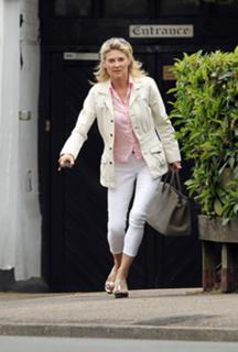 Anthea Turner feet photo thumbnail