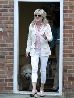 Anthea Turner feet photo thumbnail