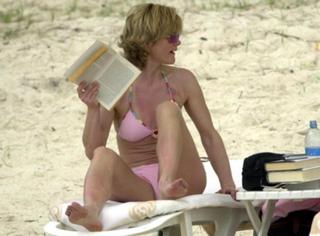 Anthea Turner feet photo thumbnail