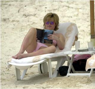 Anthea Turner feet photo thumbnail