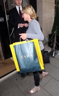 Anthea Turner feet photo thumbnail