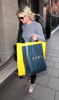 Anthea Turner feet photo thumbnail