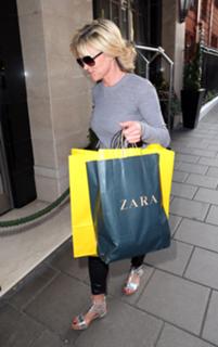 Anthea Turner feet photo thumbnail