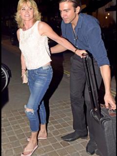 Anthea Turner feet photo thumbnail