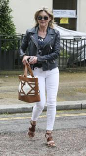 Anthea Turner feet photo thumbnail