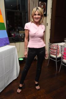 Anthea Turner feet photo thumbnail