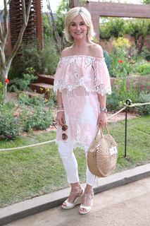 Anthea Turner feet photo thumbnail