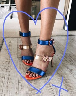 Anthea Turner feet photo thumbnail