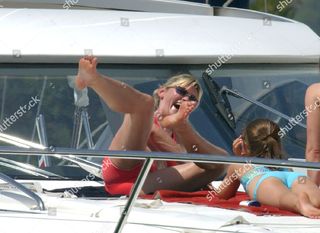 Anthea Turner feet photo thumbnail