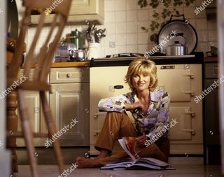 Anthea Turner feet photo thumbnail