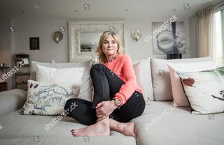 Anthea Turner feet photo thumbnail