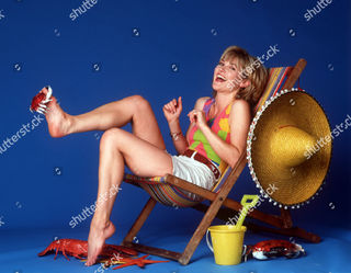 Anthea Turner feet photo thumbnail
