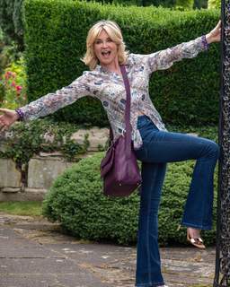 Anthea Turner feet photo thumbnail