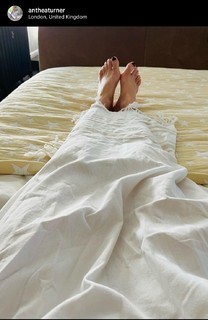 Anthea Turner feet photo thumbnail