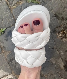 Anthea Turner feet photo thumbnail