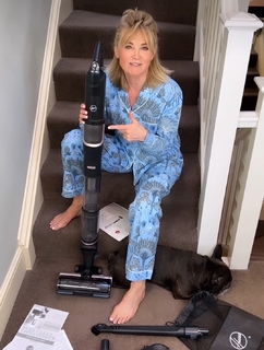 Anthea Turner feet photo thumbnail