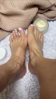 Anthea Turner feet photo thumbnail