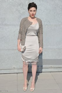 Antje Traue feet photo thumbnail