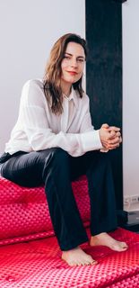 Antje Traue feet photo thumbnail