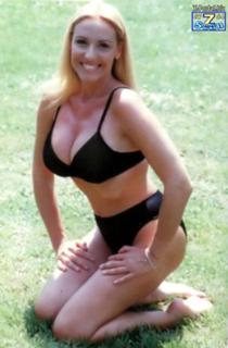 Antonella Clerici feet photo thumbnail