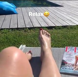 Antonella Clerici feet photo thumbnail