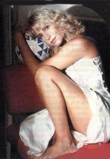 Antonella Clerici feet photo thumbnail