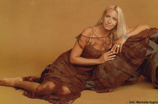 Antonella Clerici feet photo thumbnail