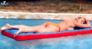 Antonella Clerici feet photo thumbnail