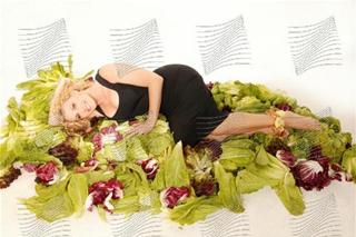 Antonella Clerici feet photo thumbnail