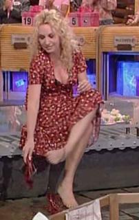 Antonella Clerici feet photo thumbnail
