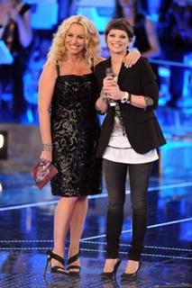 Antonella Clerici feet photo thumbnail