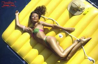 Antonella Elia feet photo 4