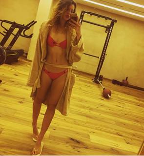 Antonella Fiordelisi feet photo thumbnail