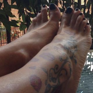 Antonella Mosetti feet photo thumbnail