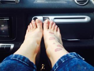 Antonella Mosetti feet photo thumbnail