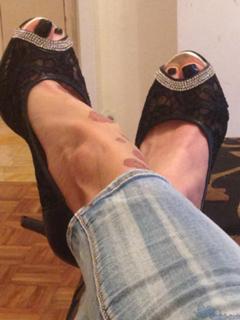 Antonella Mosetti feet photo thumbnail