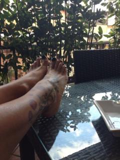Antonella Mosetti feet photo thumbnail